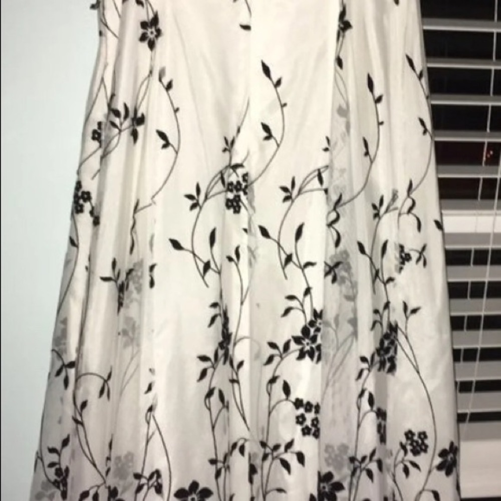 Dress - Picture 4 of 6